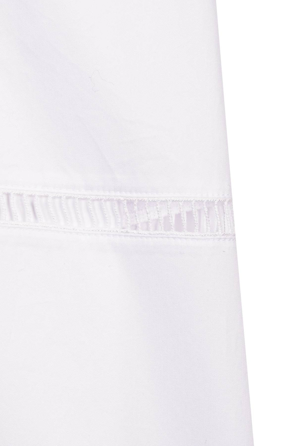 TONET Donna Elegante camicia maxi in cotone con ricamo à jour. Pensata per essere portata fuori dal pantalone; taglio moderno e vestibilità ampia. Made in Italy
