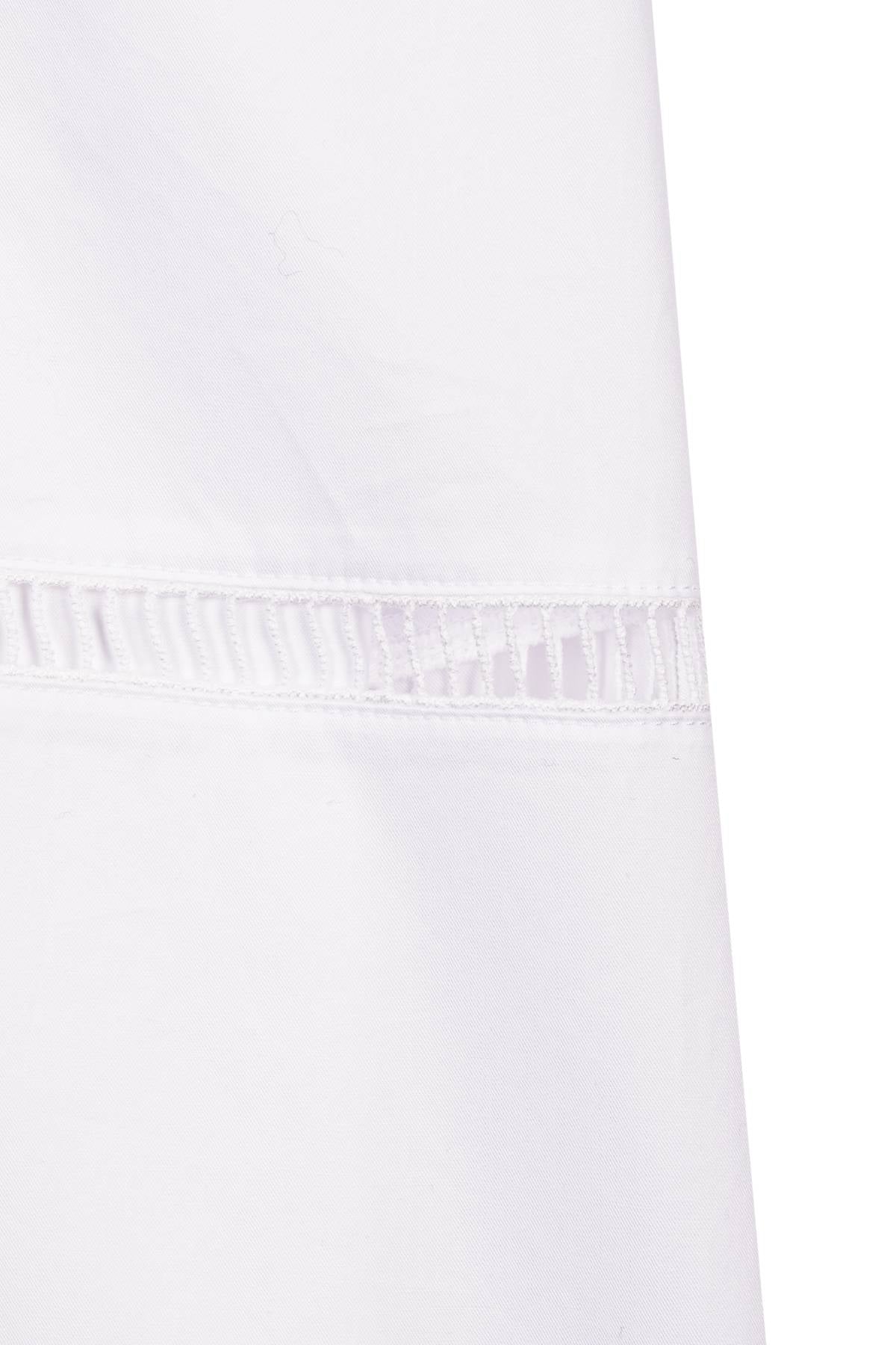 TONET Donna Elegante camicia maxi in cotone con ricamo à jour. Pensata per essere portata fuori dal pantalone; taglio moderno e vestibilità ampia. Made in Italy