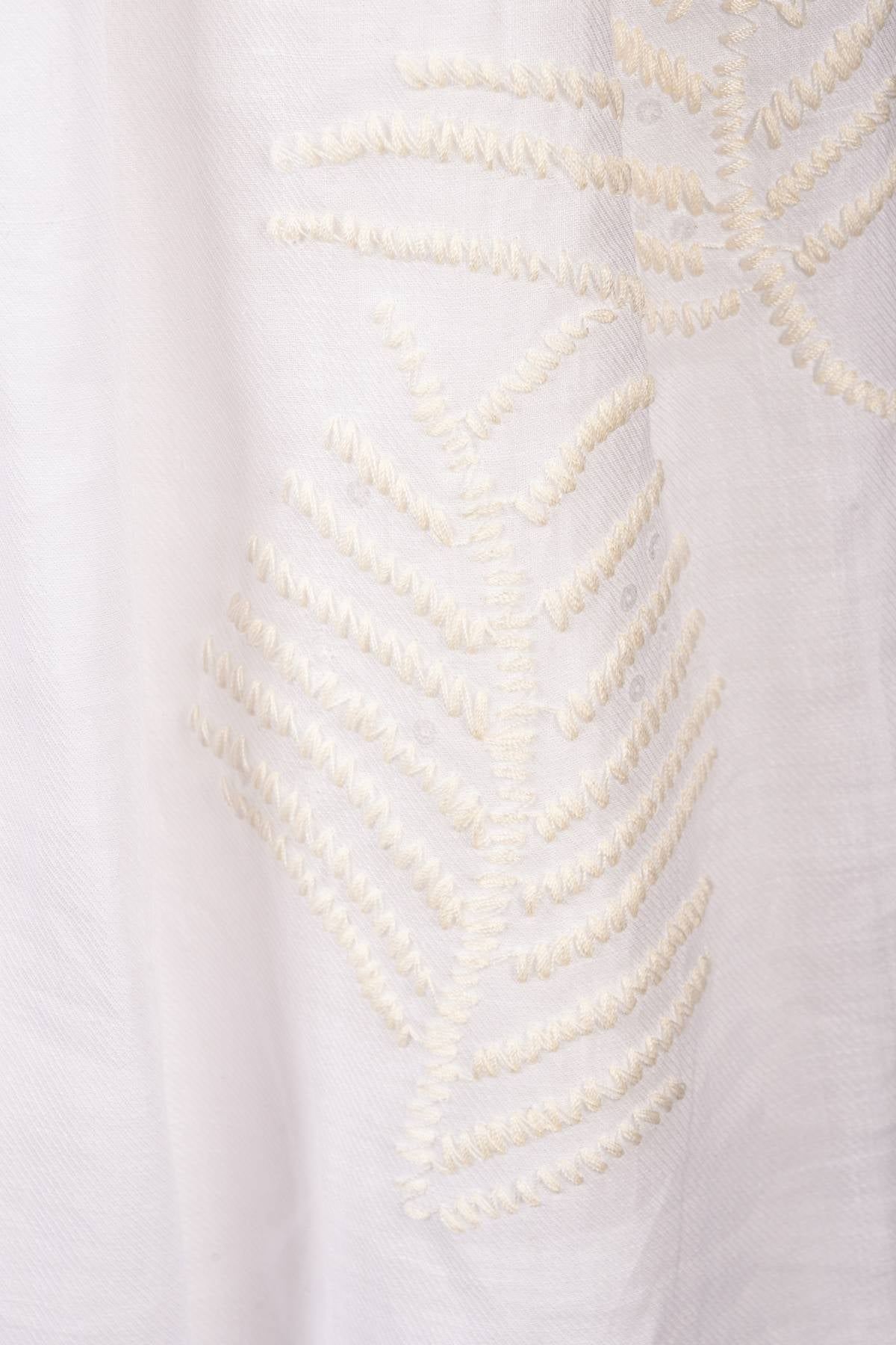 TONET Gonna elegante in ramie ricamata con paillettes in tono, con pieghe e tasche. Elastico in vita, vestibilità regolare, lunghezza sotto al ginocchio.