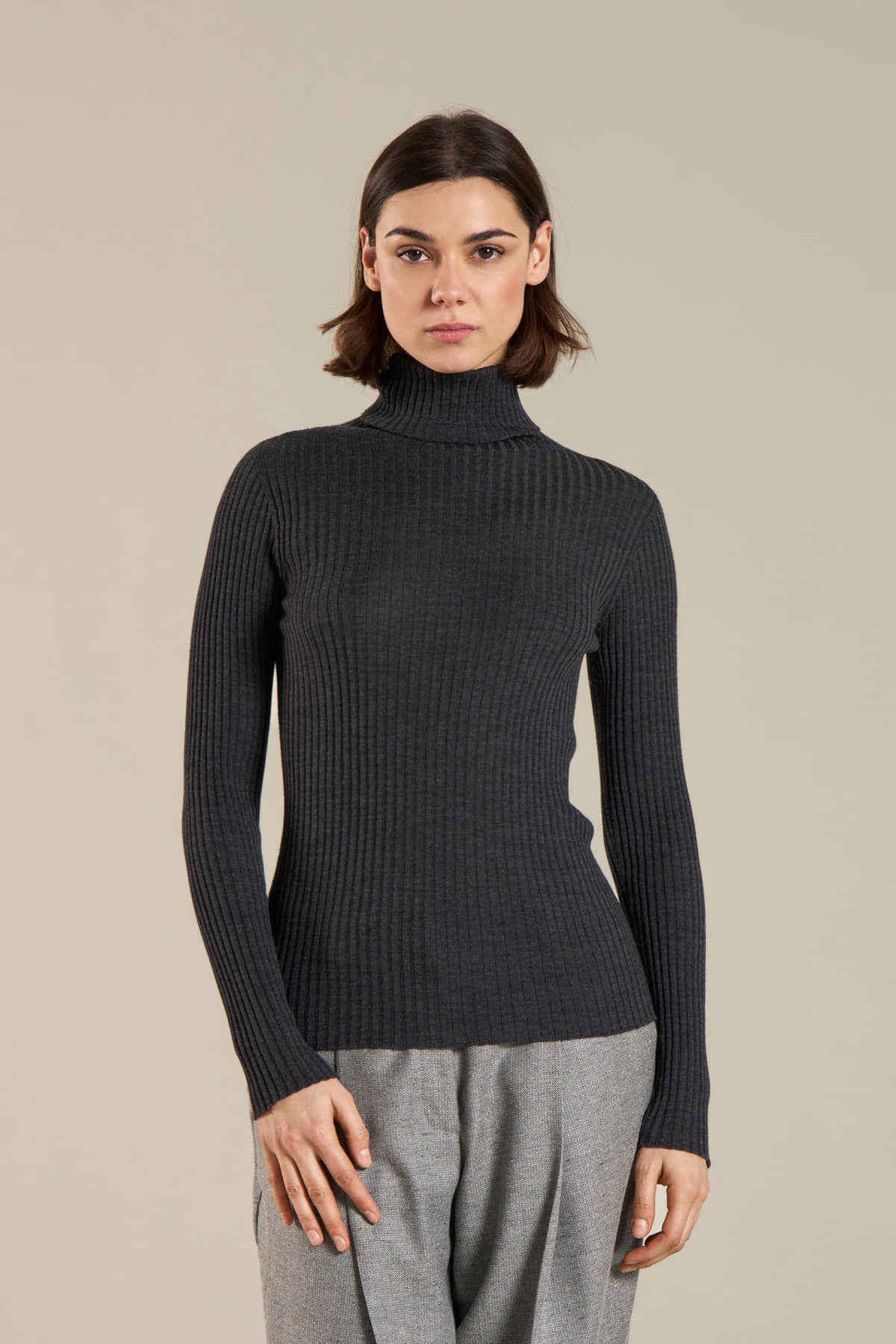 Maglia Dolcevita a Coste in Lana Merino Extra Fine